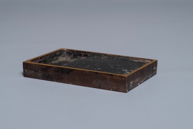 Une bo&icirc;te &agrave; calligraphie 'Suzuribako', laqu&eacute;e et dor&eacute;e, avec sa pierre &agrave; encre, Meiji, 19&egrave;me