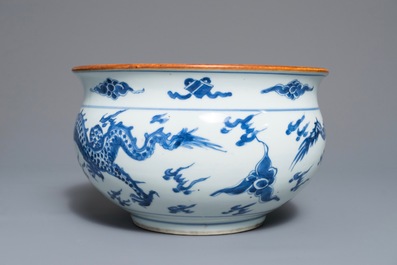 A blue and white Chinese censer with dragons chasing the pearl, Kangxi