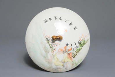 Een Chinese qianjiang cai dekselkom, 19/20e eeuw