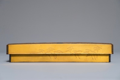 Une bo&icirc;te &agrave; calligraphie 'Suzuribako', laqu&eacute;e et dor&eacute;e, avec sa pierre &agrave; encre, Meiji, 19&egrave;me