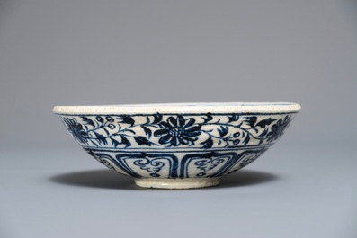 A Vietnamese blue and white bowl with floral design, poss. L&ecirc; Dynasty, 14/15th C.