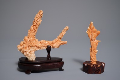 Deux figures en corail sculpt&eacute; sur socles en bois, Chine, 19/20&egrave;me
