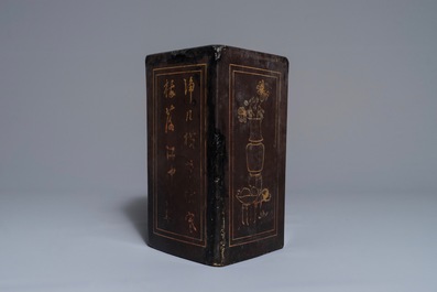 Un autel d'offerande en laque et bois dor&eacute; pour le march&eacute; Peranakan ou Straits, Chine, 19&egrave;me
