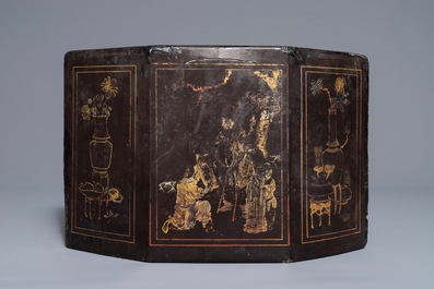 Un autel d'offerande en laque et bois dor&eacute; pour le march&eacute; Peranakan ou Straits, Chine, 19&egrave;me