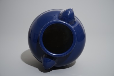 A Chinese monochrome blue vase with bird's head-shaped handles, Yongzheng mark, 18/19th C.
