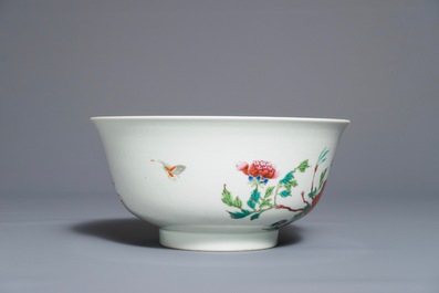 A Chinese famille rose bowl with flowers, Daoguang mark, 19/20th C.