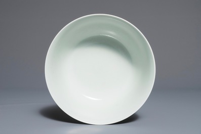 A Chinese famille rose bowl with flowers, Daoguang mark, 19/20th C.