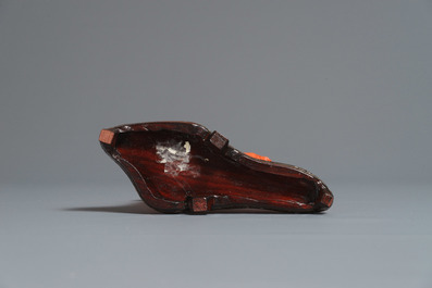 Une figure d'un sage avec enfant en corail rouge sculpt&eacute;, Chine, 19/20&egrave;me