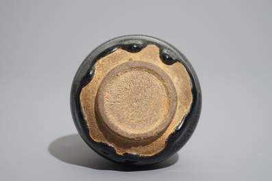 Un vase Jianyao de forme yuhuchunping de type "fourrure de li&egrave;vre", Song ou apr&egrave;s
