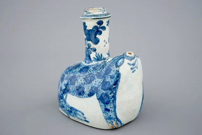 A Chinese blue and white kraak porcelain frog-shaped kendi, Wanli