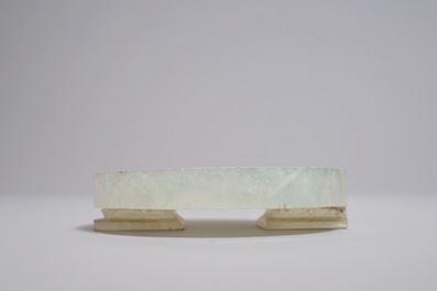 A Chinese green jade belt buckle, 19/20th C.