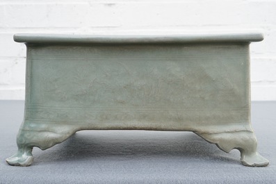 A Chinese celadon jardini&egrave;re and a Korean dragon-handle cup, 19th C.