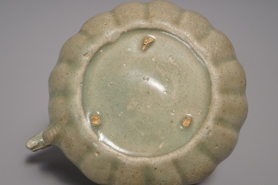 A Chinese celadon jardini&egrave;re and a Korean dragon-handle cup, 19th C.