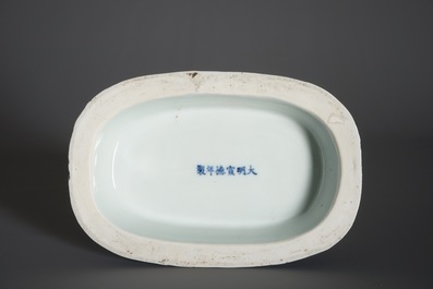 A Chinese blue and white lotus throne-shaped stand, Xuande mark, 19/20th C.
