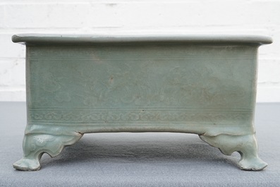 A Chinese celadon jardini&egrave;re and a Korean dragon-handle cup, 19th C.