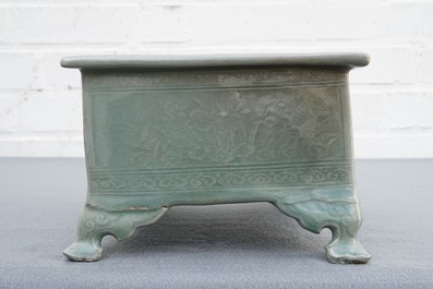 A Chinese celadon jardini&egrave;re and a Korean dragon-handle cup, 19th C.
