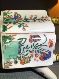 Een Chinese famille verte theepot met deksel, Kangxi