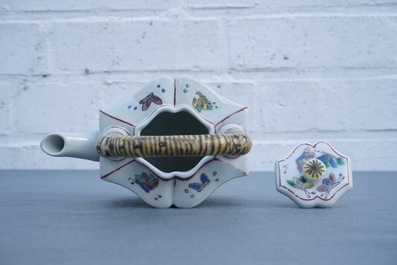 Een Chinese famille verte theepot met deksel, Kangxi