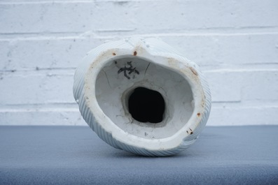 Un mod&egrave;le de Damo en porcelaine blanc de Chine de Dehua, marque de Boji yuren, 19&egrave;me