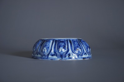 A Chinese blue and white lotus throne-shaped stand, Xuande mark, 19/20th C.