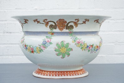 A rare Chinese famille rose 'Pronk'-style wine cooler, Qianlong, ca. 1740