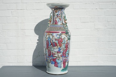A Chinese famille rose vase with circular court scene design, 19th C.