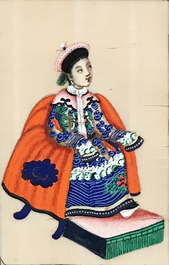 Une vitrine d'applique en bois, deux albums de peintures et un portrait sur papier de riz, 19/20&egrave;me