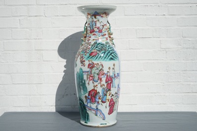A Chinese famille rose vase with circular court scene design, 19th C.