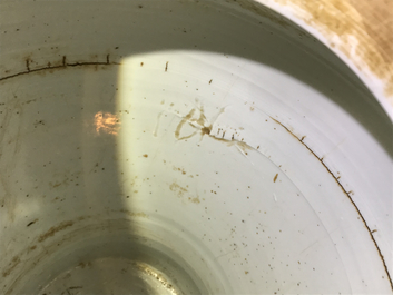 Un vase couvert en porcelaine de Chine bleu et blanc &agrave; d&eacute;cor d'animaux mythiques, Kangxi