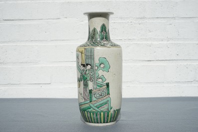 Een Chinees verte biscuit rouleau vaasje, Kangxi of later