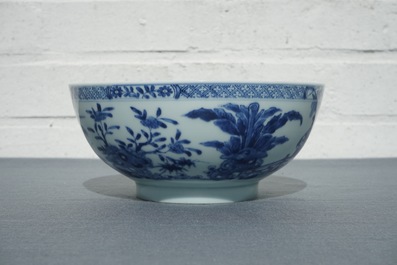 A Chinese blue and white bowl with figurative design all around, Kangxi/Yongzheng