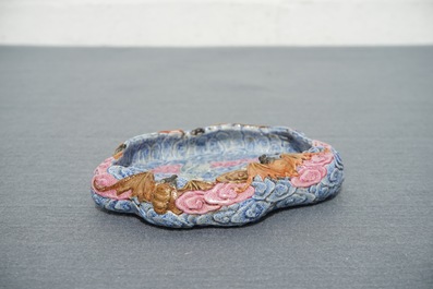 A Chinese famille rose brush washer with moulded design of bats, 20th C.
