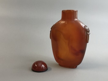 Een Chinese snuiffles in amber, 18/19e eeuw
