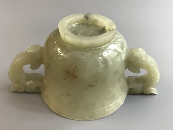 Een Chinese jade kop met drakenoren, 19e eeuw