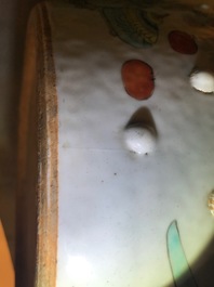 Een Chinese qianjiang cai tuinzit met decor van kostbaarheden, 19/20e eeuw