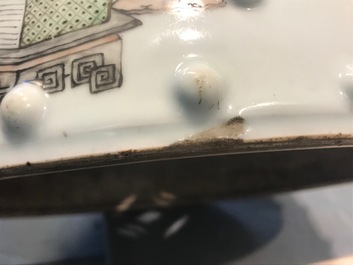 Een Chinese qianjiang cai tuinzit met decor van kostbaarheden, 19/20e eeuw