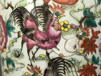 Een paar Chinese famille rose vazen met bloemen en vogels, 19e eeuw