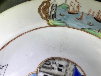 Een paar Chinese famille rose wapenborden voor de Engelse markt, Qianlong