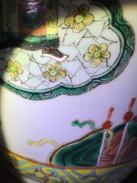 A pair of Chinese famille verte rouleau vases, 19th C.