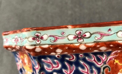 A Chinese famille rose Bencharong-style jardini&egrave;re for the Thai market, 19th C.