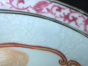 Een paar Chinese famille rose bianco sopra bianco koppen en schotels, Qianlong