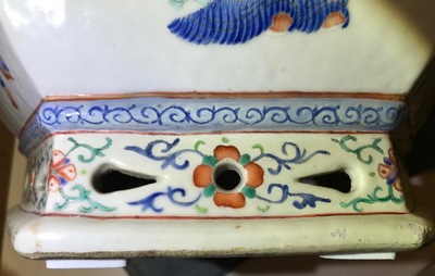 A Chinese famille rose Wu Shuang Pu jardini&egrave;re on stand, 19th C.
