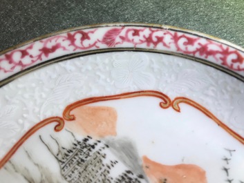 Een paar Chinese famille rose bianco sopra bianco koppen en schotels, Qianlong