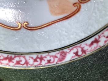 Een paar Chinese famille rose bianco sopra bianco koppen en schotels, Qianlong