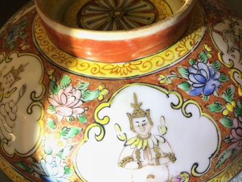A Chinese Bencharong-style bowl and cover for the Thai market, 19th C.