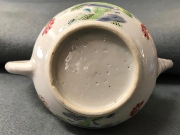A Chinese famille rose teapot with roosters, Yongzheng