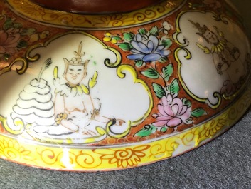 A Chinese Bencharong-style bowl and cover for the Thai market, 19th C.