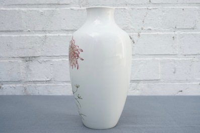 A Chinese famille rose vase with a parrot among foliage, Ju Ren Tang mark, 20th C.