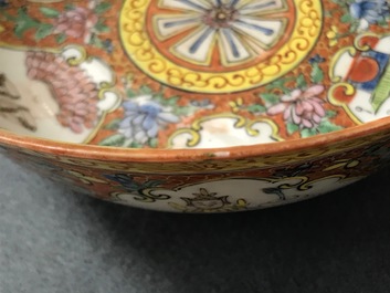 A Chinese Bencharong-style bowl and cover for the Thai market, 19th C.