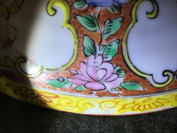 A Chinese Bencharong-style bowl and cover for the Thai market, 19th C.